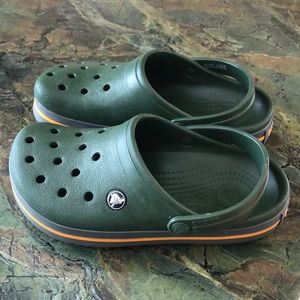 Never worn Unisex green Crocs